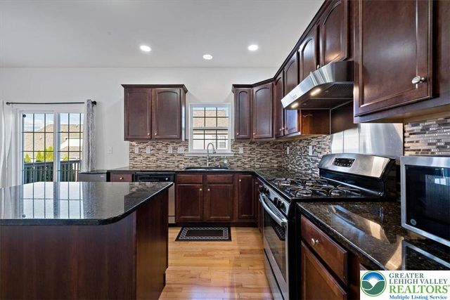 17 Stonecreek Court, Palmer Twp, PA 18045