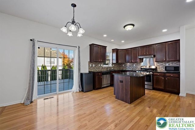 17 Stonecreek Court, Palmer Twp, PA 18045