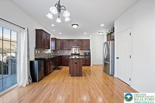 17 Stonecreek Court, Palmer Twp, PA 18045