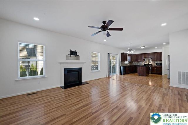 17 Stonecreek Court, Palmer Twp, PA 18045