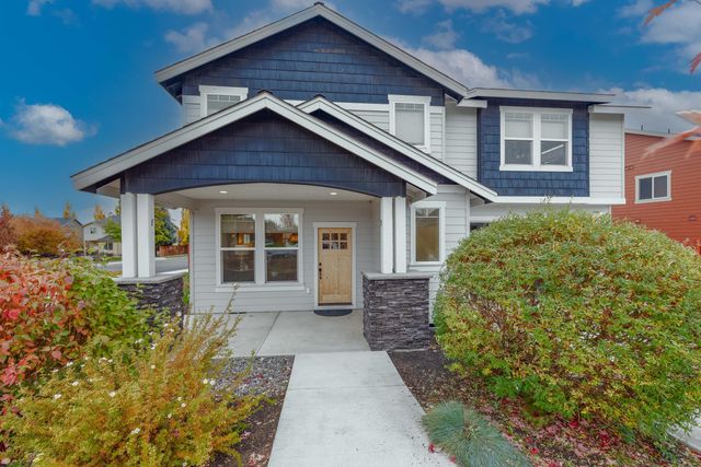 490 NW 28th Street, Redmond, OR 97756