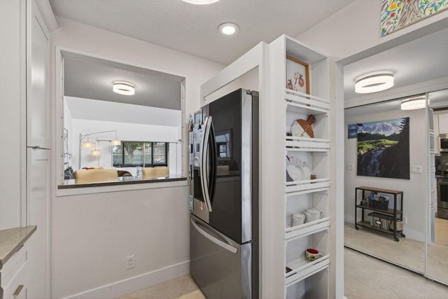 2532 S Boundbrook Dr S S 102, Palm Springs, FL 33406