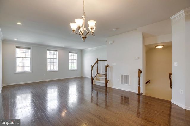 43005 PARIS GAP SQ, Ashburn, VA 20148