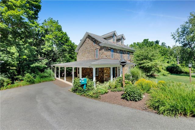 2408 Applewood Drive, South Whitehall Twp, PA 18069