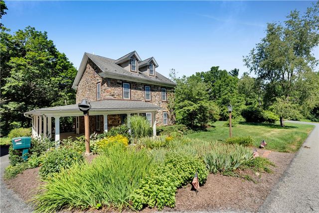 2408 Applewood Drive, South Whitehall Twp, PA 18069