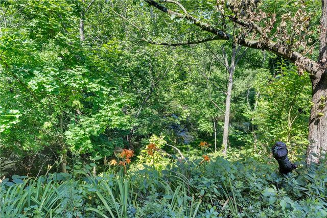 2408 Applewood Drive, South Whitehall Twp, PA 18069