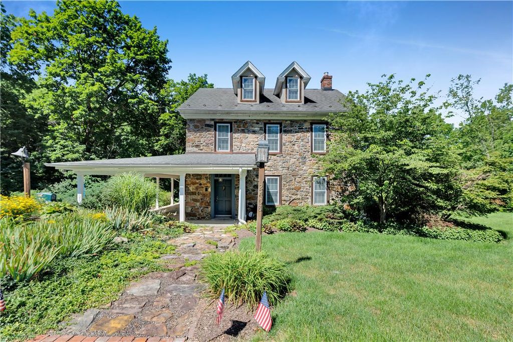 2408 Applewood Drive, South Whitehall Twp, PA 18069