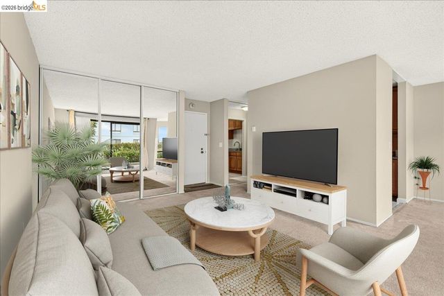 6 Captain Dr 236, Emeryville, CA 94608