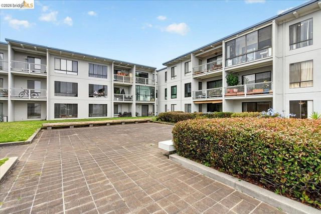 6 Captain Dr 236, Emeryville, CA 94608