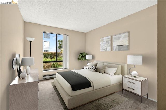 6 Captain Dr 236, Emeryville, CA 94608