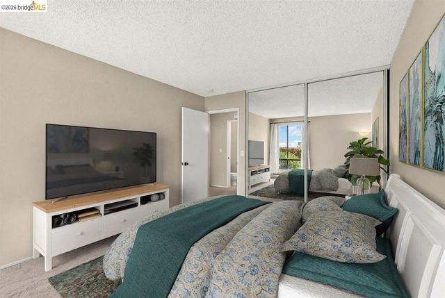 6 Captain Dr 236, Emeryville, CA 94608