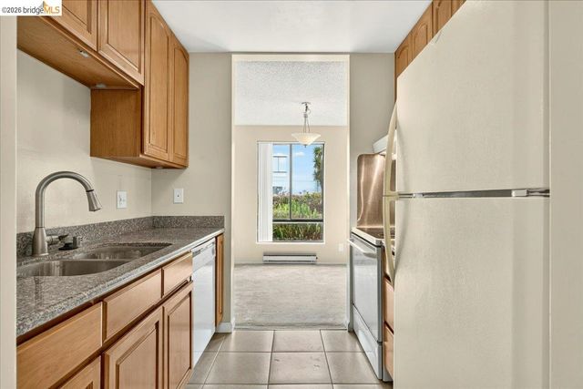 6 Captain Dr 236, Emeryville, CA 94608