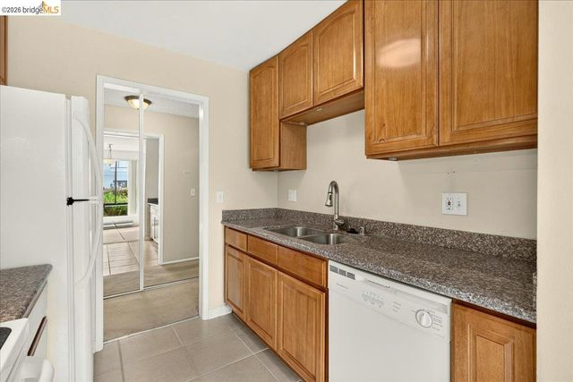 6 Captain Dr 236, Emeryville, CA 94608