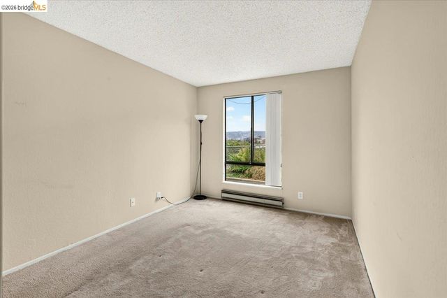 6 Captain Dr 236, Emeryville, CA 94608