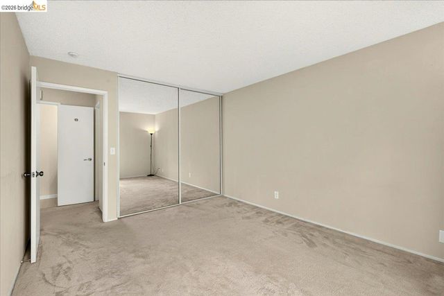 6 Captain Dr 236, Emeryville, CA 94608