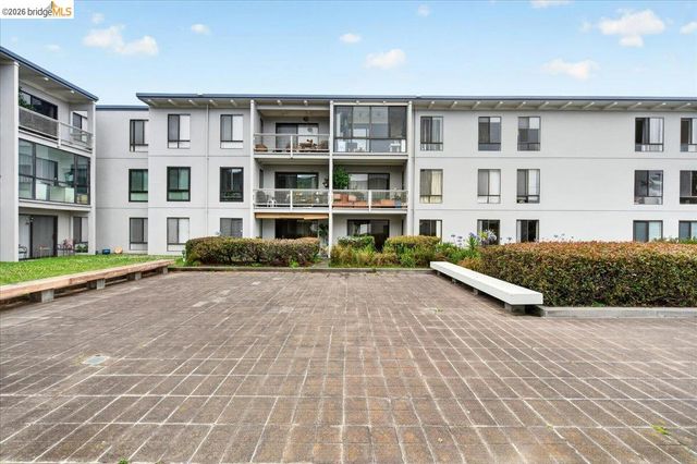 6 Captain Dr 236, Emeryville, CA 94608
