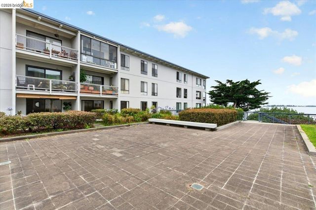 6 Captain Dr 236, Emeryville, CA 94608