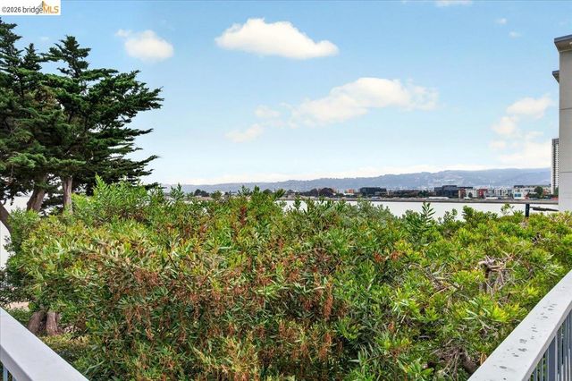 6 Captain Dr 236, Emeryville, CA 94608