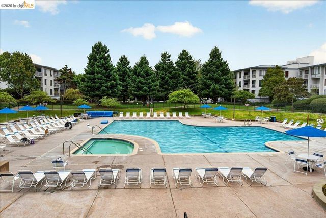6 Captain Dr 236, Emeryville, CA 94608