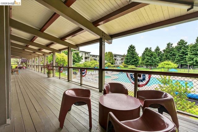 6 Captain Dr 236, Emeryville, CA 94608