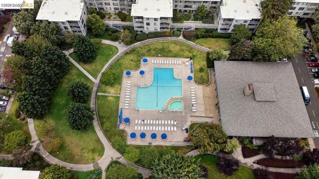 6 Captain Dr 236, Emeryville, CA 94608