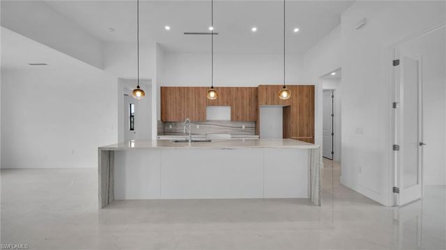 1713 NW 2nd ST, Cape Coral, FL 33993