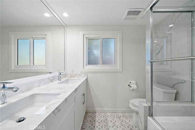 526 Vista Grande, Newport Beach, CA 92660