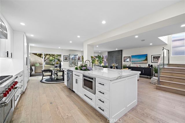 526 Vista Grande, Newport Beach, CA 92660