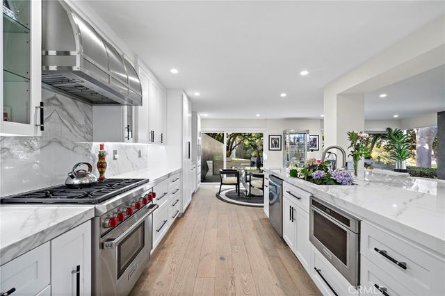 526 Vista Grande, Newport Beach, CA 92660