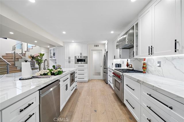 526 Vista Grande, Newport Beach, CA 92660