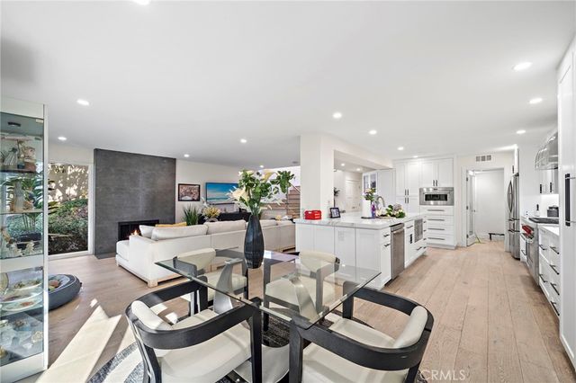526 Vista Grande, Newport Beach, CA 92660