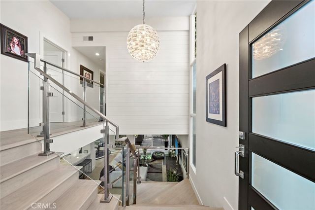 526 Vista Grande, Newport Beach, CA 92660