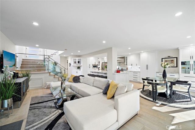 526 Vista Grande, Newport Beach, CA 92660