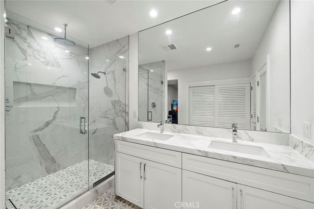 526 Vista Grande, Newport Beach, CA 92660