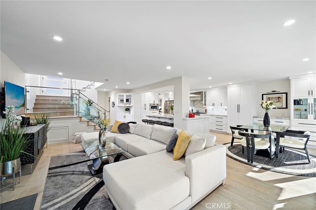 526 Vista Grande, Newport Beach, CA 92660