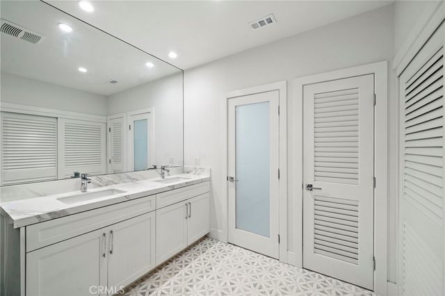 526 Vista Grande, Newport Beach, CA 92660