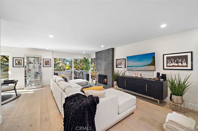 526 Vista Grande, Newport Beach, CA 92660