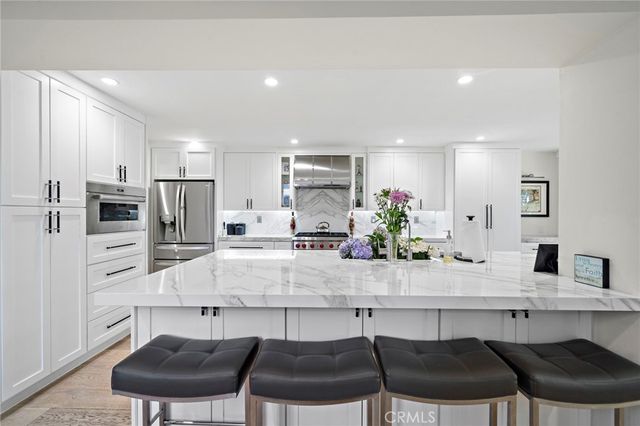 526 Vista Grande, Newport Beach, CA 92660