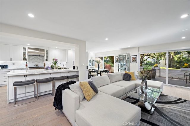 526 Vista Grande, Newport Beach, CA 92660