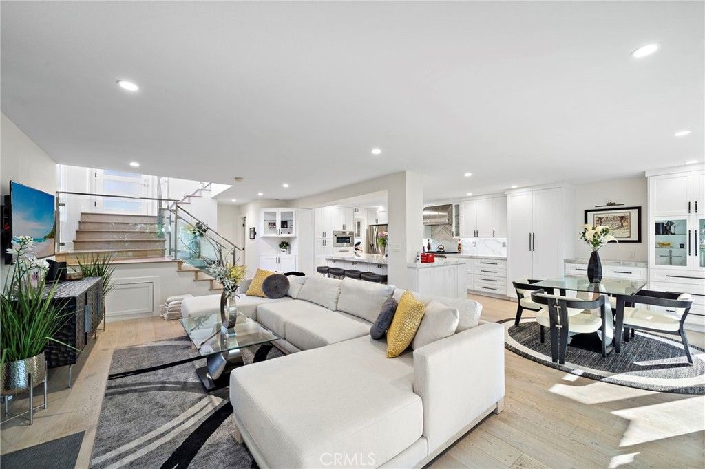 526 Vista Grande, Newport Beach, CA 92660 — photo 3