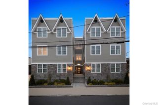9 Lafayette Place 2B, Woodmere, NY 11598