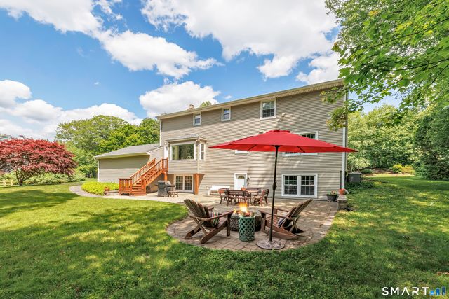 85 Teeter Rock Road, Trumbull, CT 06611