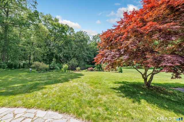 85 Teeter Rock Road, Trumbull, CT 06611