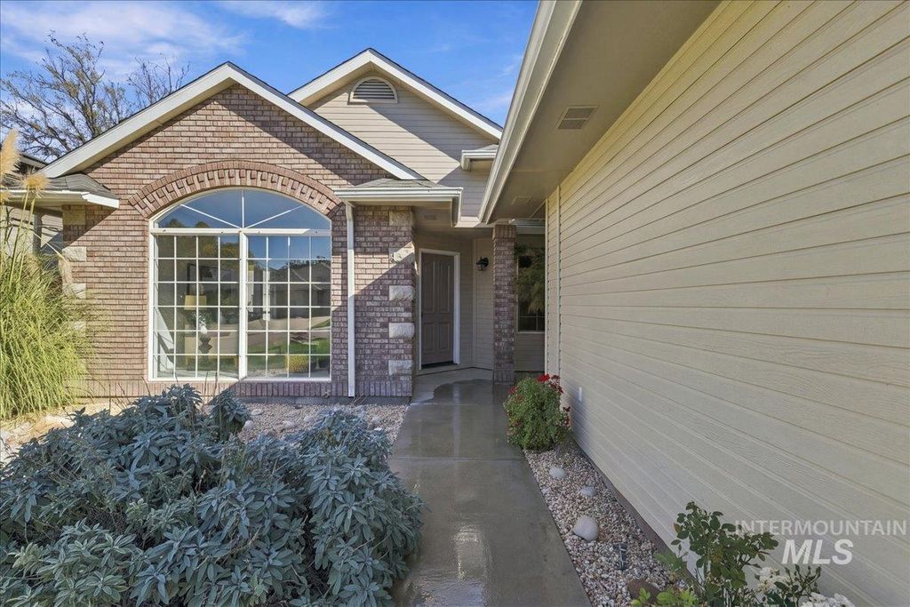 1692 S Goldsmith Ave, Meridian, ID 83642 photo 4