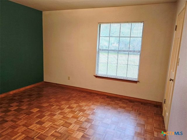 112 Country Lane, Seguin, TX 78155