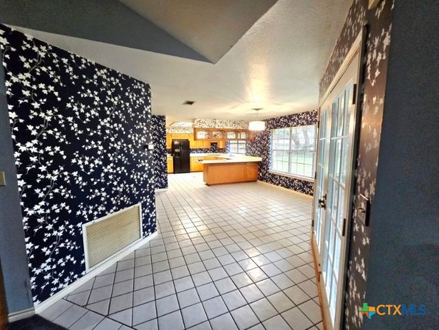 112 Country Lane, Seguin, TX 78155