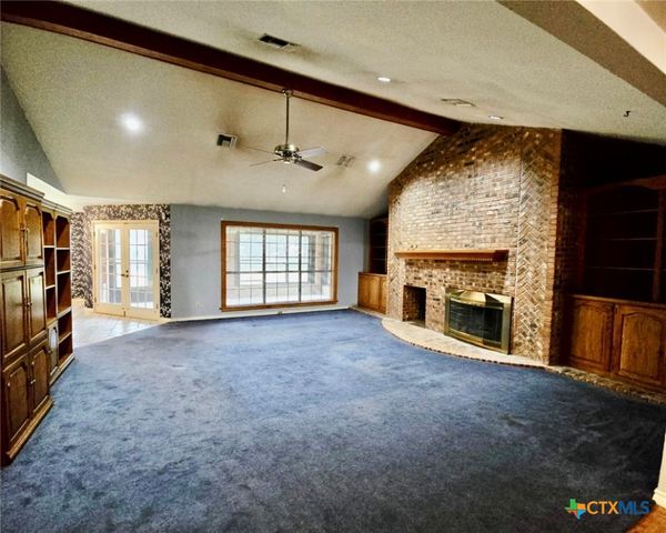 112 Country Lane, Seguin, TX 78155