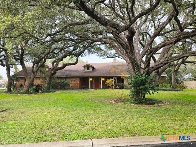 112 Country Lane, Seguin, TX 78155