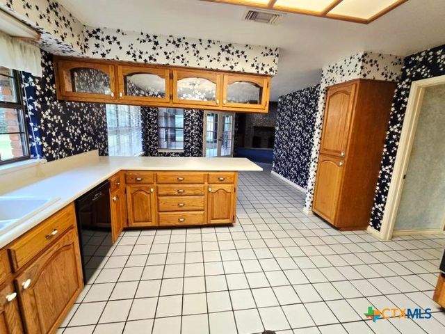 112 Country Lane, Seguin, TX 78155