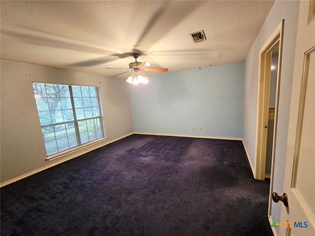 112 Country Lane, Seguin, TX 78155